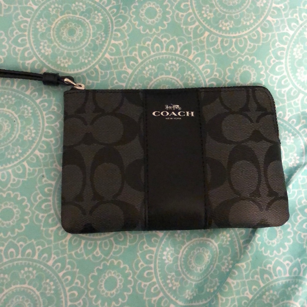 Coach wristlet never used but took tags off